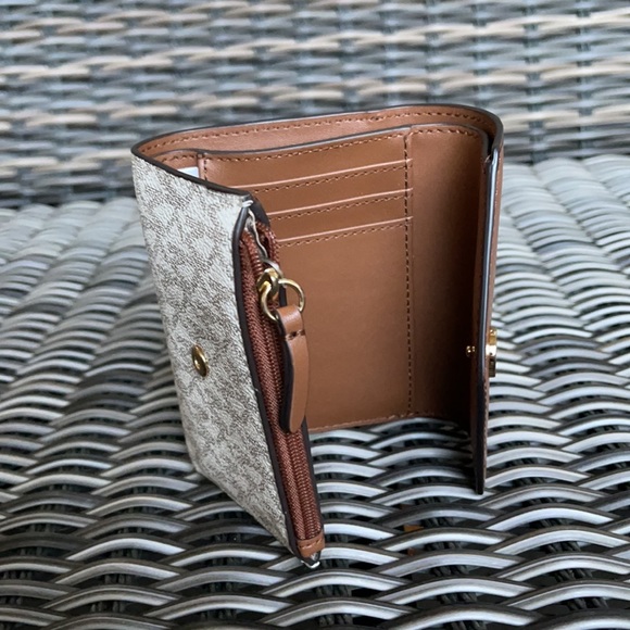 Michael Kors Medium flap Bifold Wallet - Picture 6 of 16